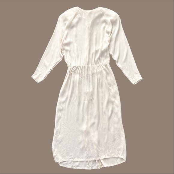Vintage Dresses & Skirts - Vintage 100% Silk Long Sleeve Cream Midi Dress